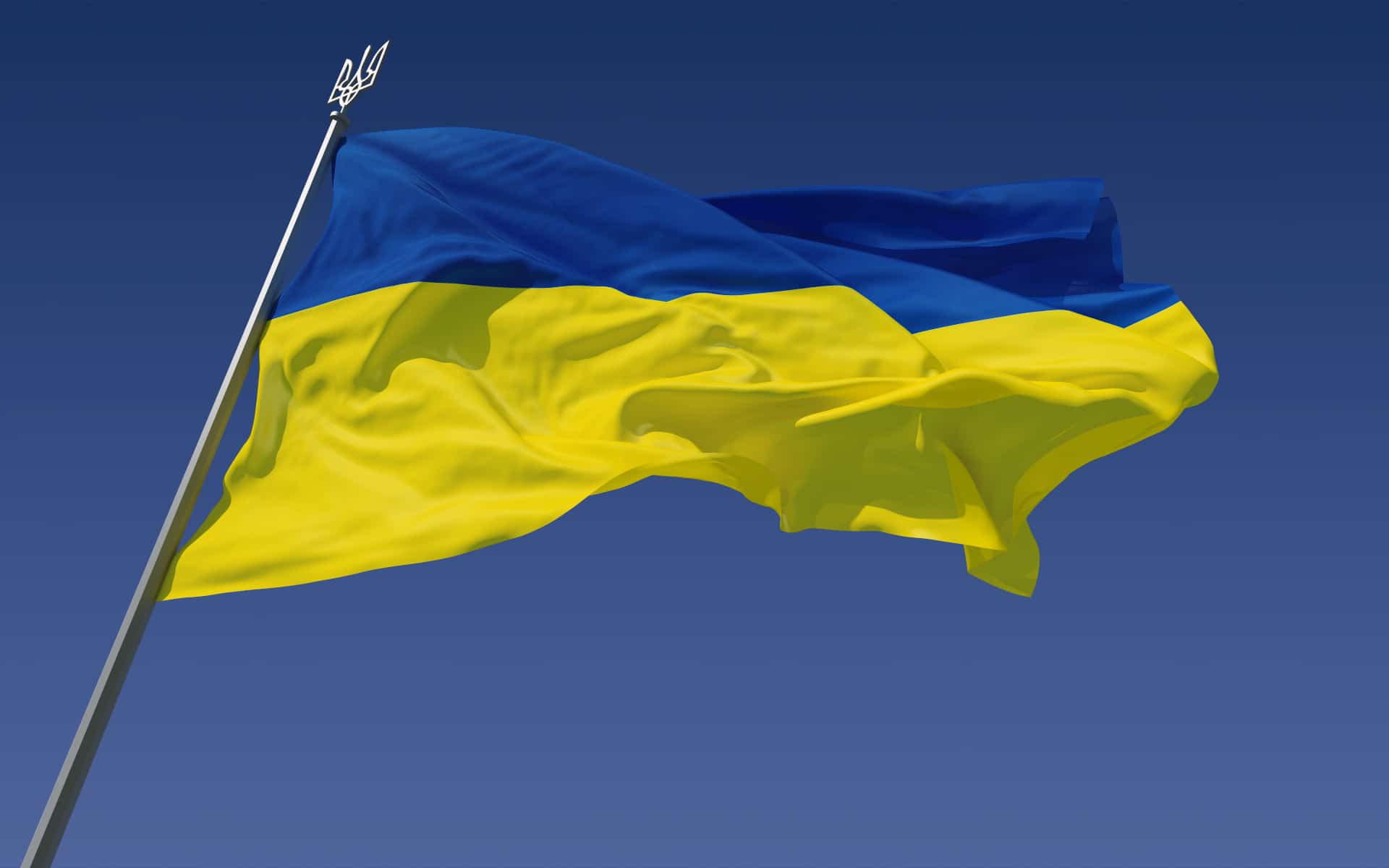 Ukrainos atributika, patriotiniai marškinėliai ir džemperiai paremti Ukraną.